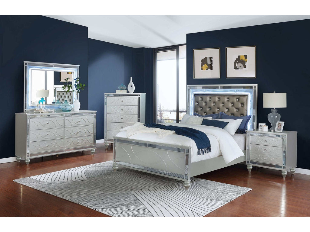 Gunnison 4-piece Eastern King Bedroom Set Silver Metallic