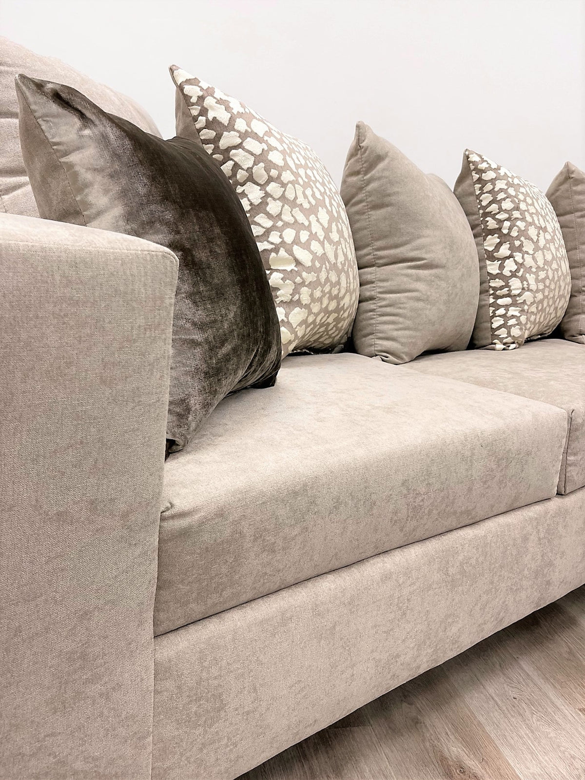 110-Hollywood Beige Sectional — additional view [2]